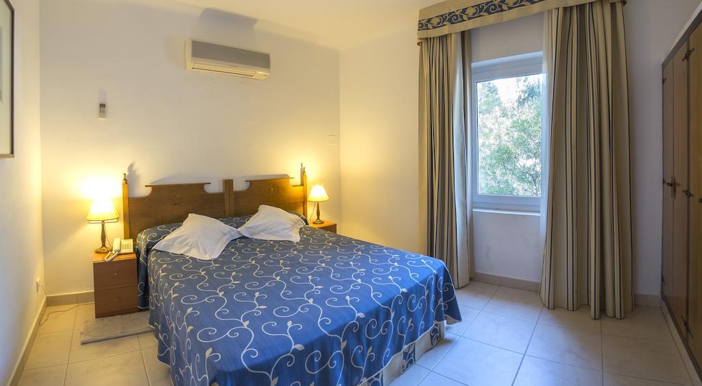Hotel Rocamar كاذاكيس الغرفة الصورة