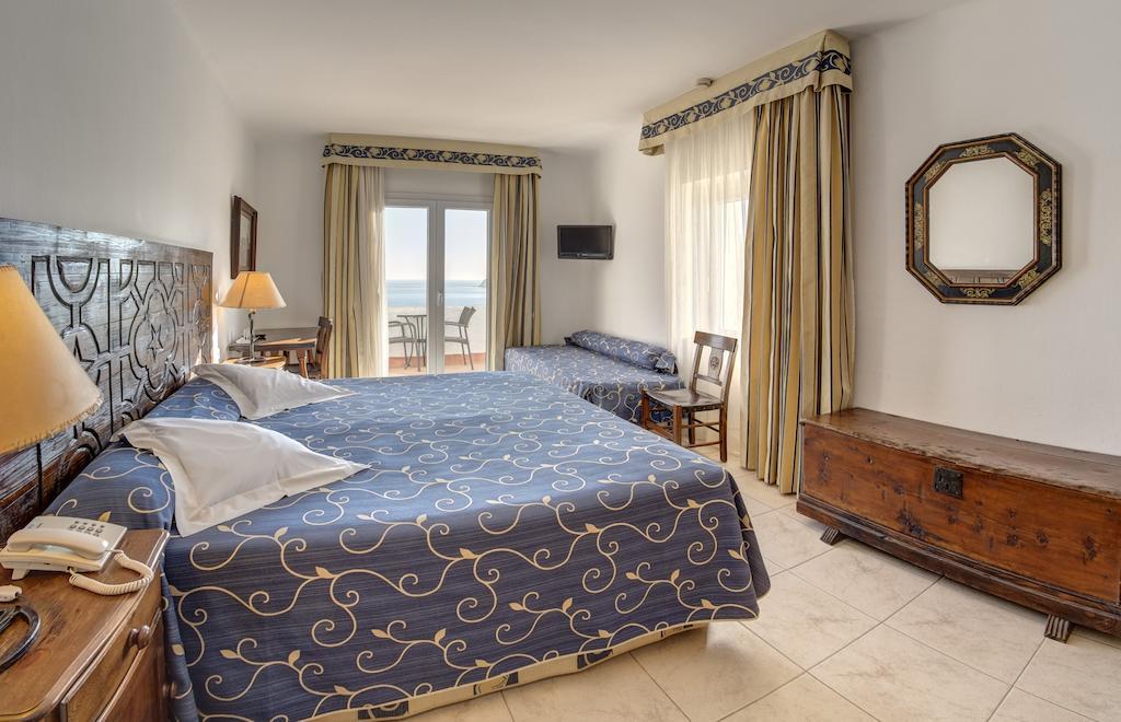 Hotel Rocamar كاذاكيس الغرفة الصورة